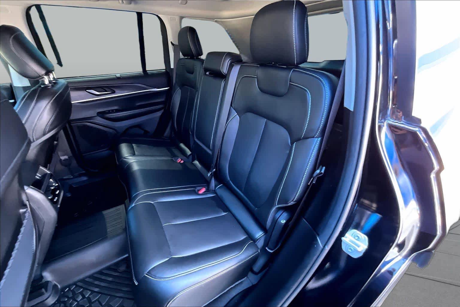 Used 2023 Jeep Grand Cherokee Limited w/ Luxury Tech Group II RWD image 21