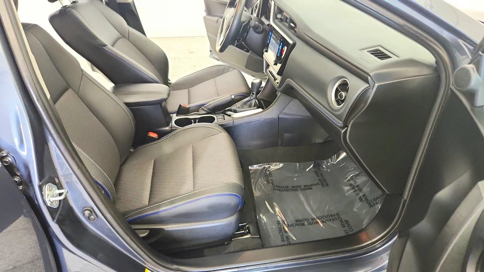 Used 2018 Toyota Corolla SE w/ SE Premium Package FWD image 29