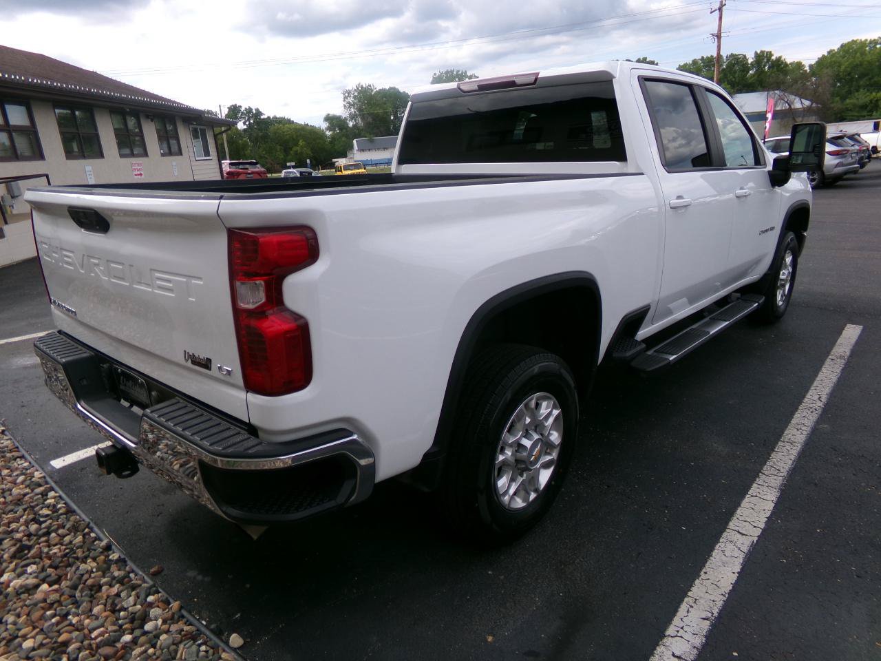 Used 2023 Chevrolet Silverado 2500 LT w/ Convenience Package AWD/4WD image 3