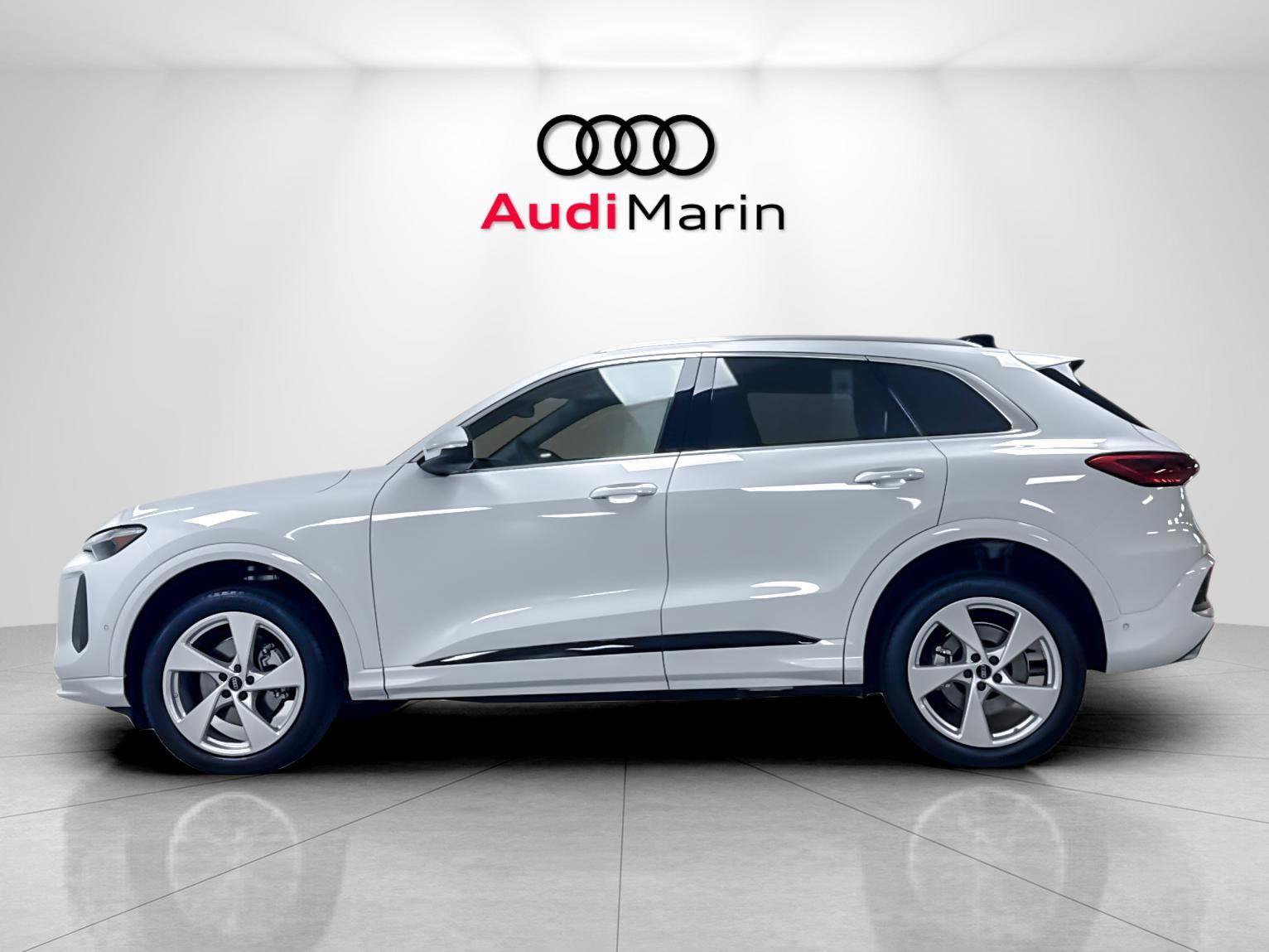 Used 2025 Audi Q5 Premium w/ Premium Plus AWD/4WD image 2