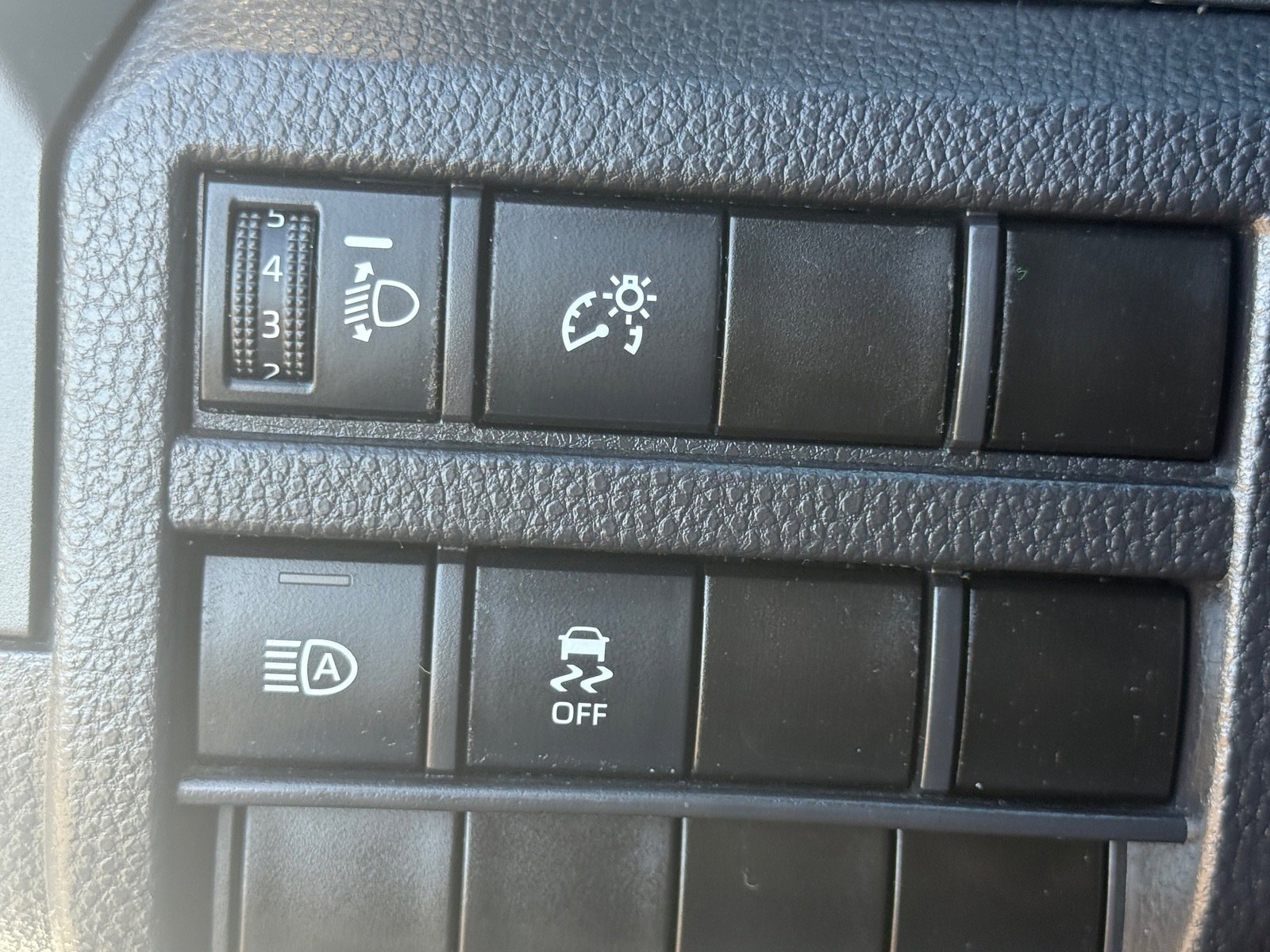 Used 2024 Toyota Tacoma SR image 25