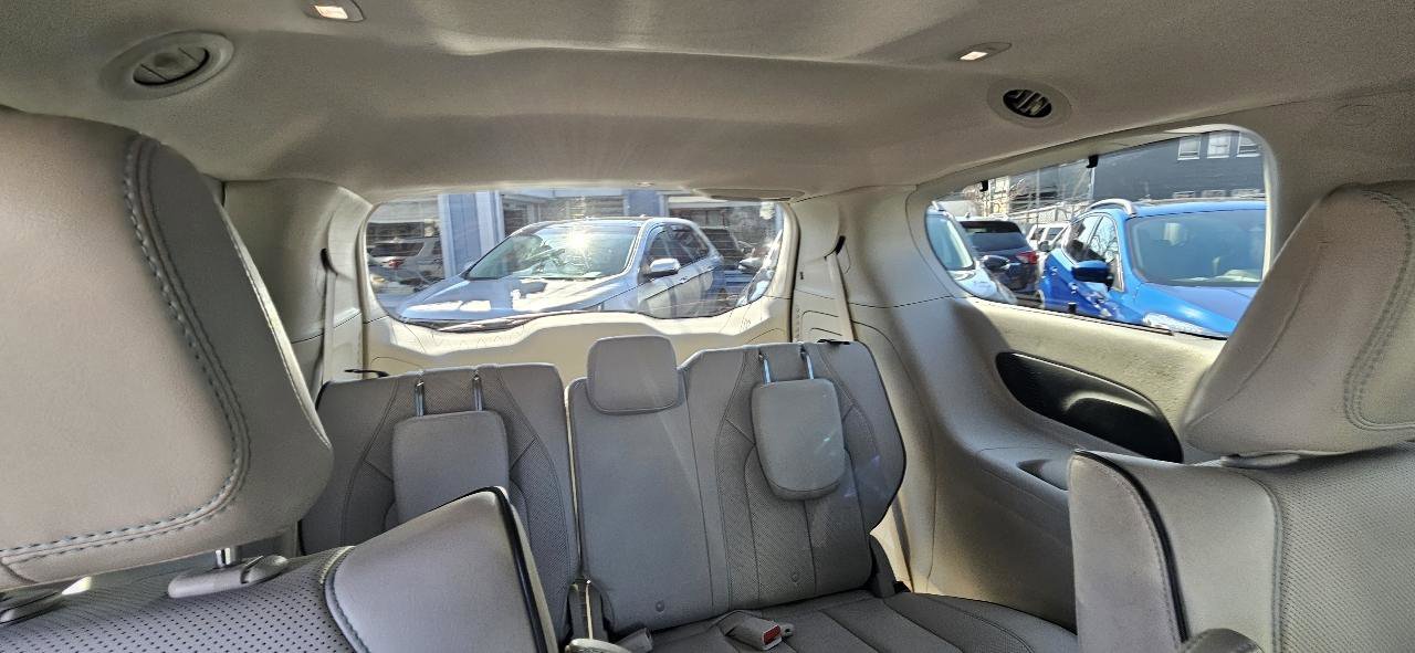 Used 2018 Chrysler Pacifica Limited w/ Advanced Safetytec Group image 24