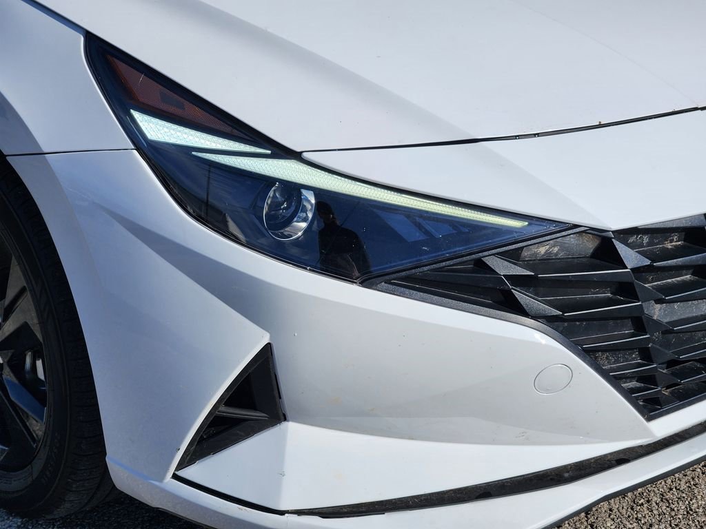 Used 2023 Hyundai Elantra Blue w/ Cargo Package image 9