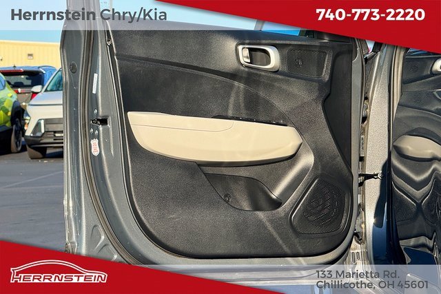 Used 2024 Hyundai Venue SEL image 16