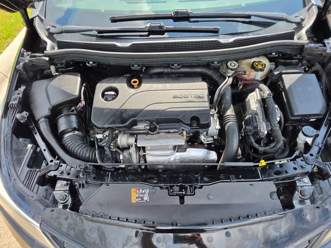 Used 2018 Chevrolet Cruze LT w/ Redline Edition FWD image 18