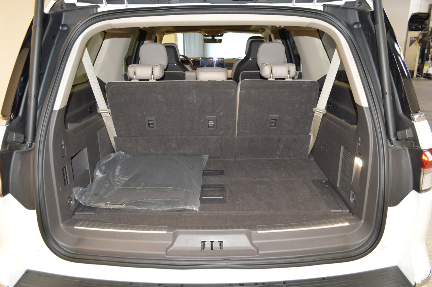 Used 2023 Lincoln Navigator L Reserve image 14