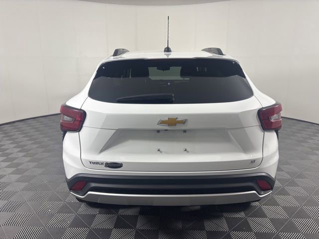 Used 2025 Chevrolet Trax LT w/ Driver Confidence Package FWD image 30