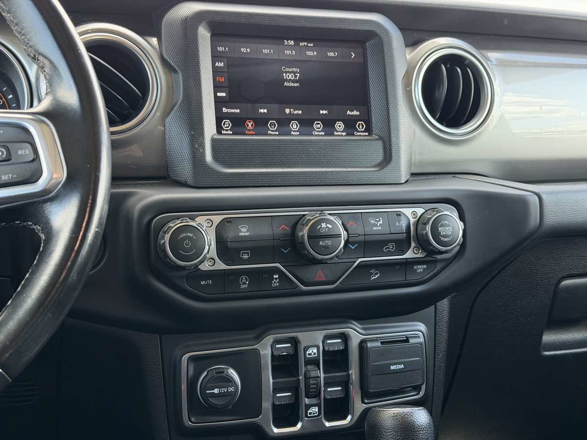 Used 2020 Jeep Wrangler Unlimited Sahara AWD/4WD image 24