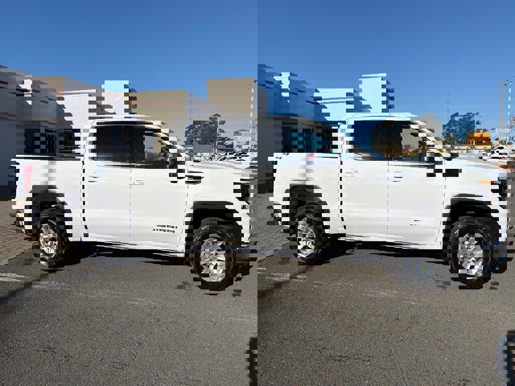 Used 2024 GMC Sierra 1500 SLE image 11
