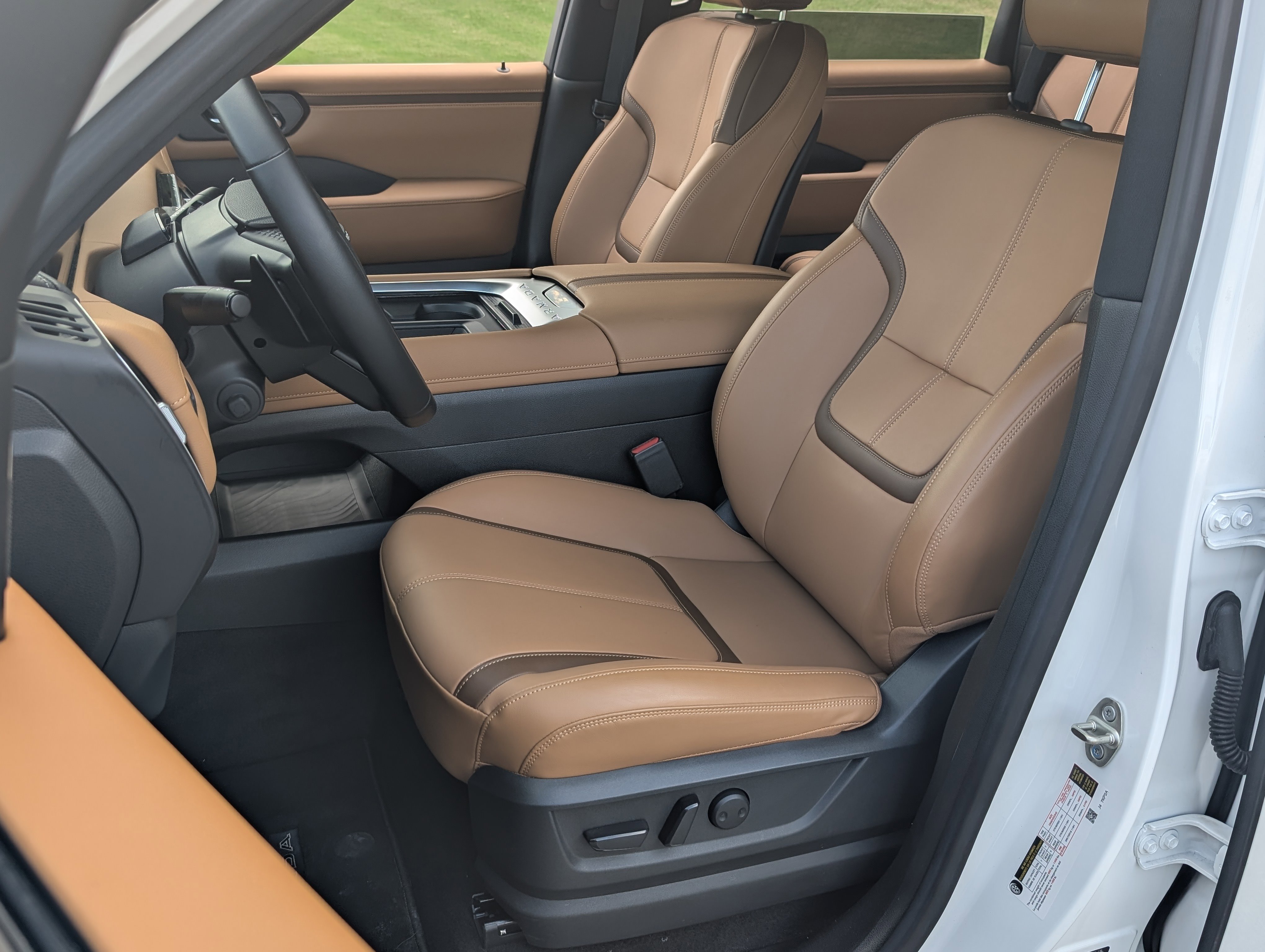 Used 2025 Nissan Armada SL w/ Captain's Chari Seat Package AWD/4WD image 15