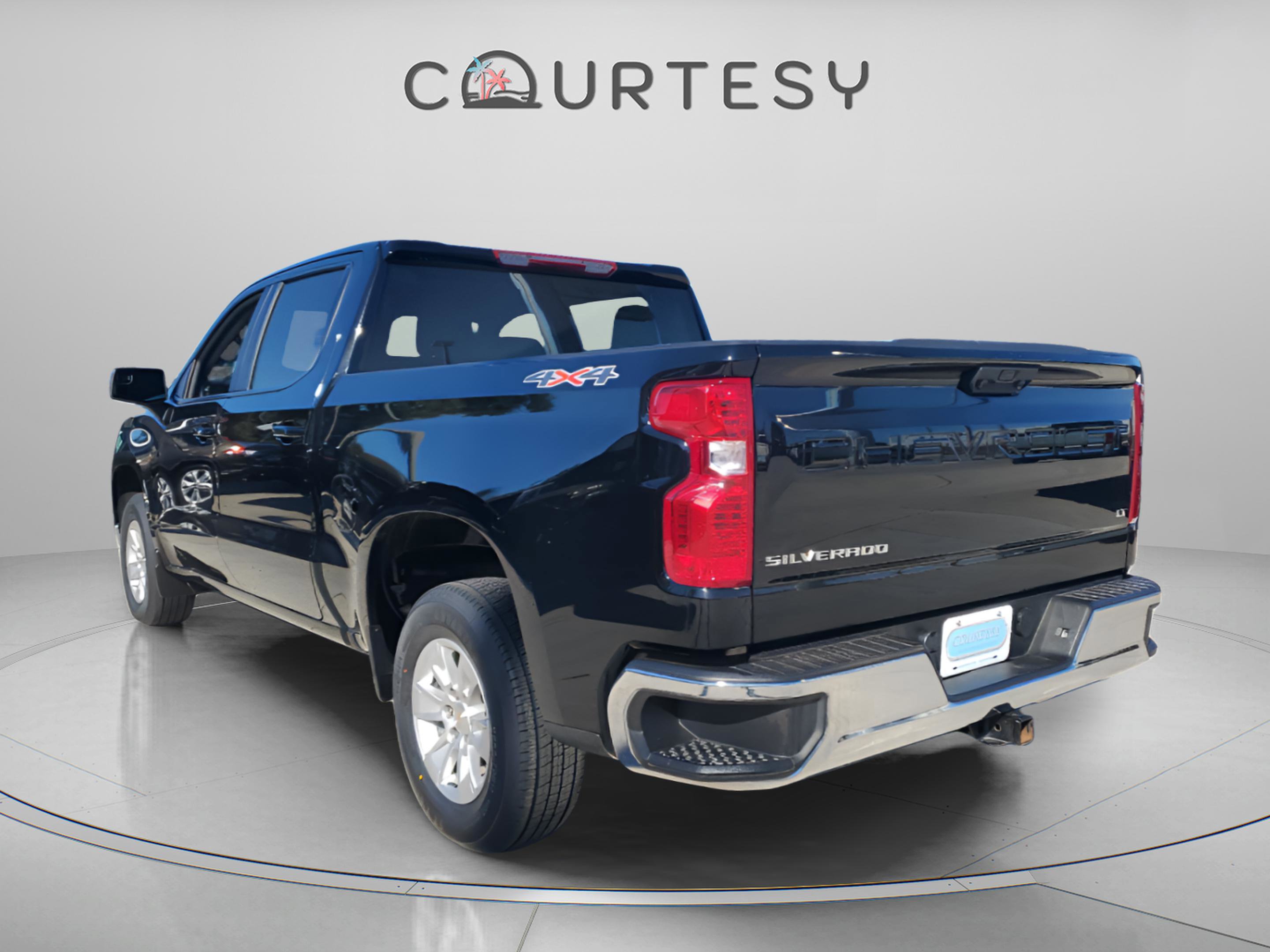 Used 2025 Chevrolet Silverado 1500 LT image 3