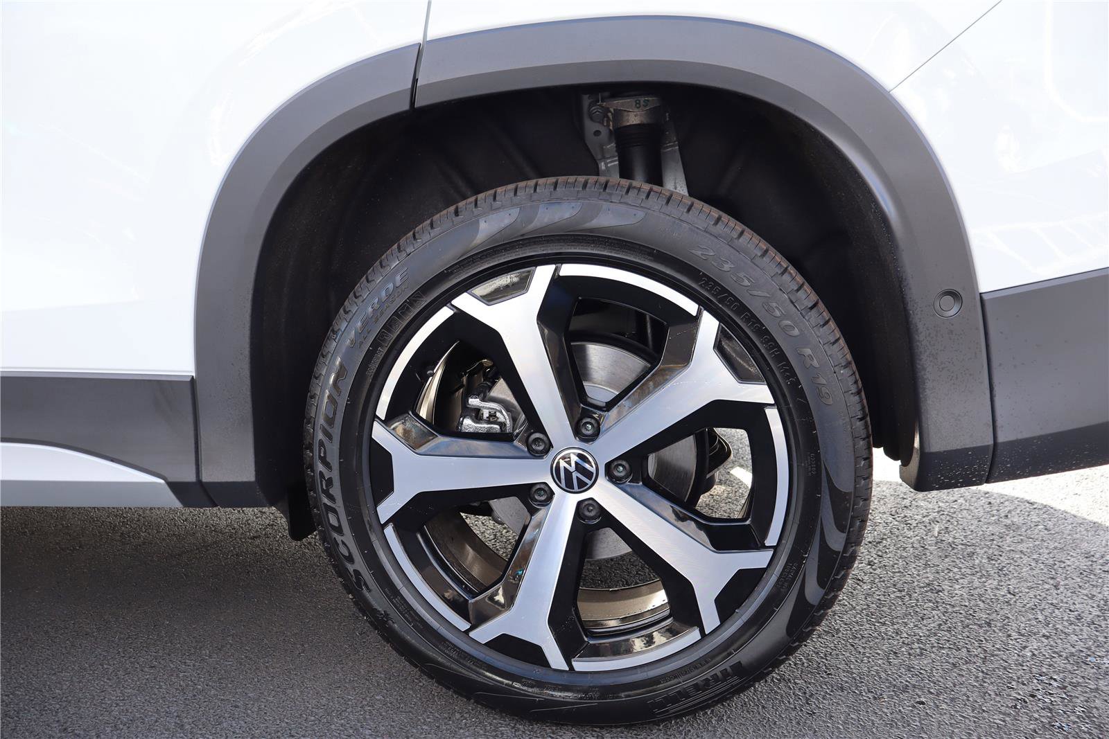 New 2026 Volkswagen Tiguan SE image 10