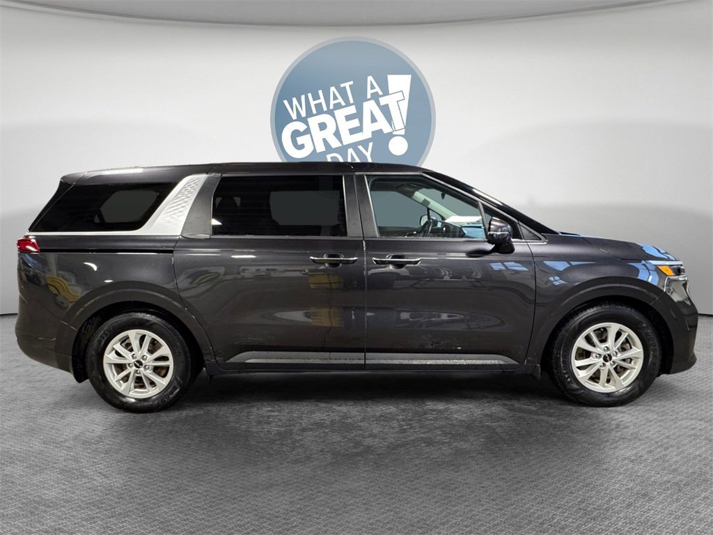 Certified 2024 Kia Carnival LX image 2