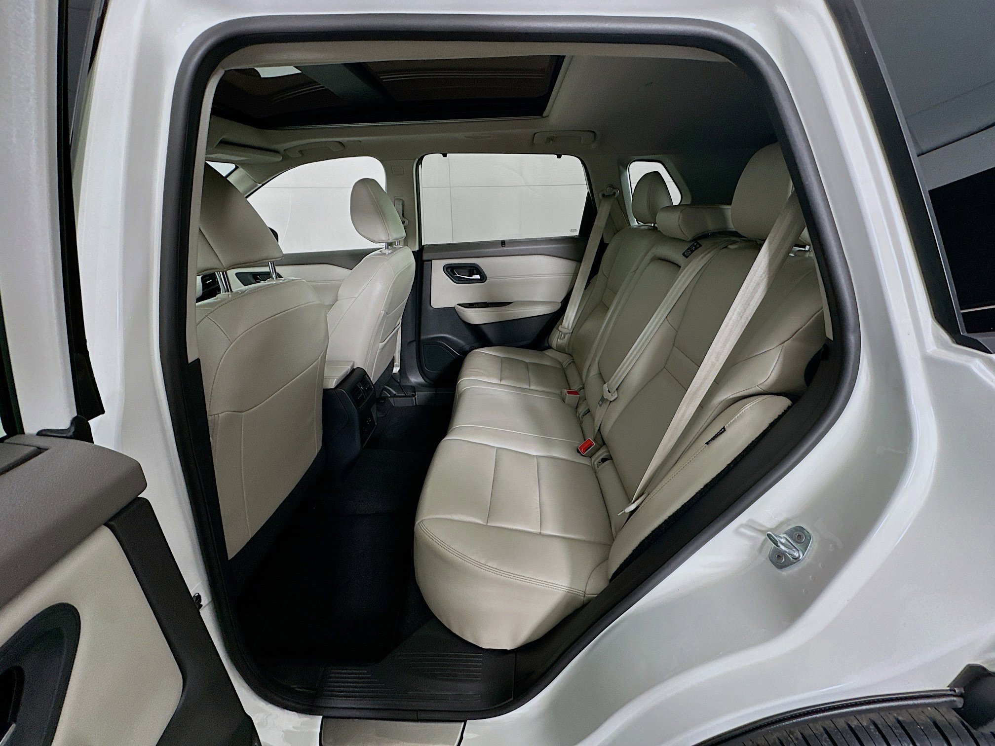 Used 2023 Nissan Rogue SL w/ SL Premium Package image 27