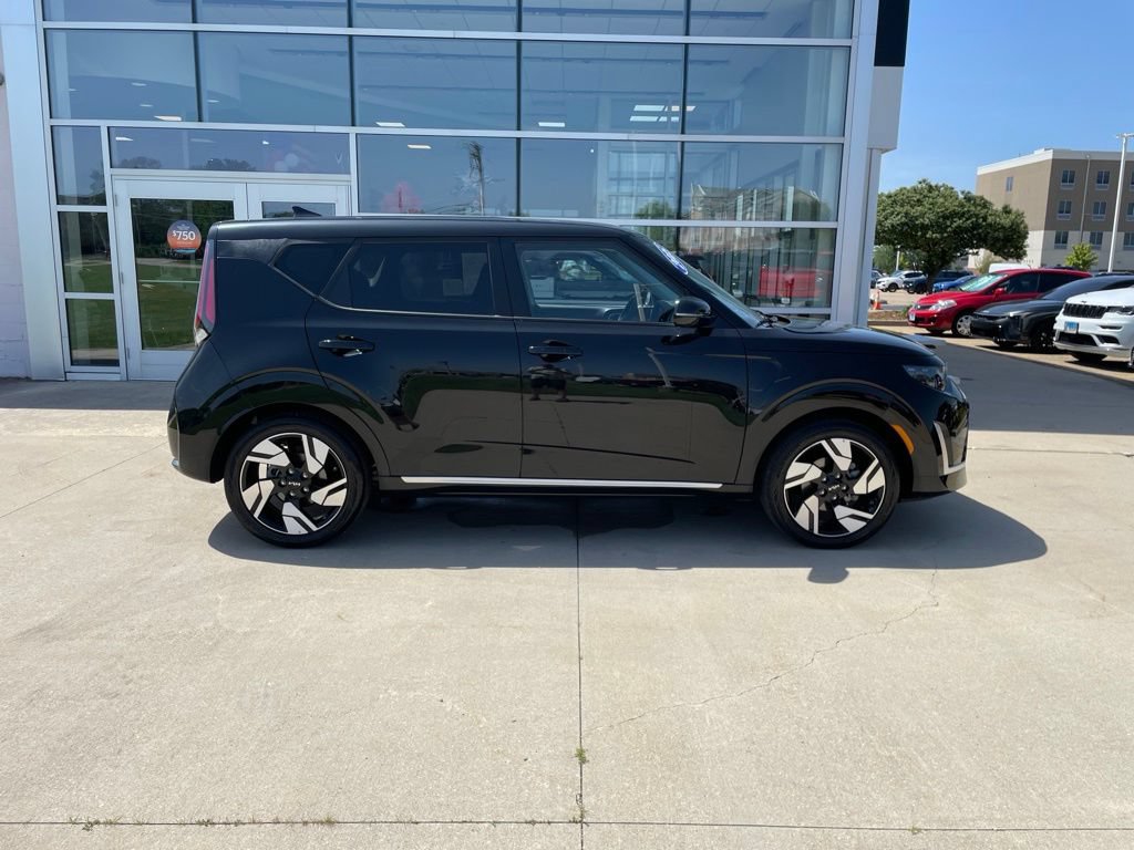 Used 2025 Kia Soul GT-Line FWD image 4