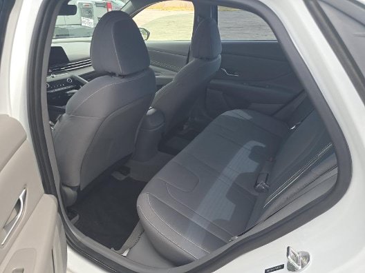 Used 2023 Hyundai Elantra SEL w/ Convenience Package FWD image 16