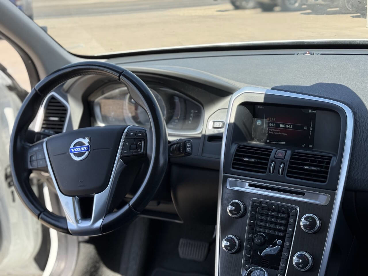 Used 2015 Volvo XC60 T5 Premier w/ Proximity Package image 5