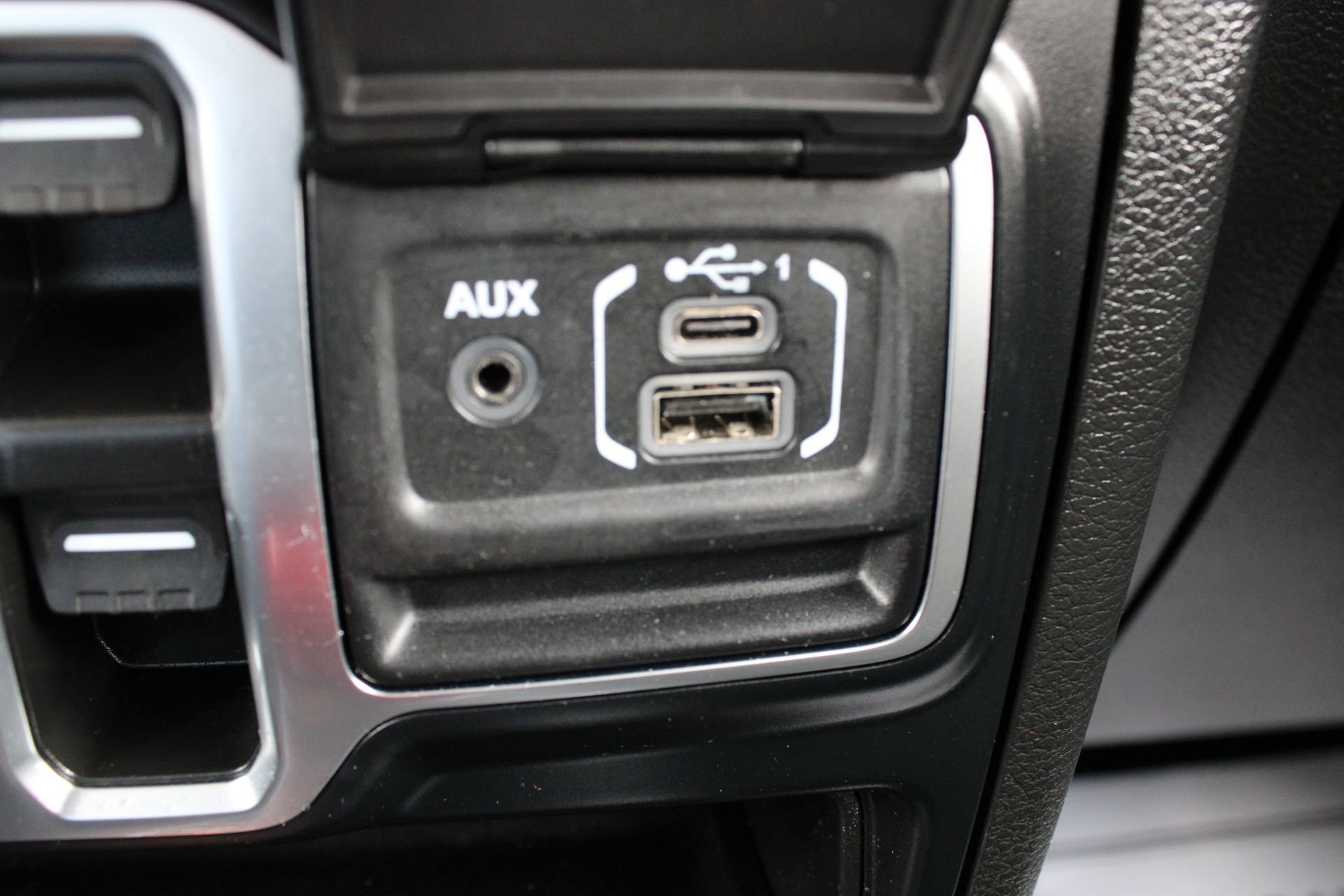 Used 2023 Jeep Gladiator Sport image 36