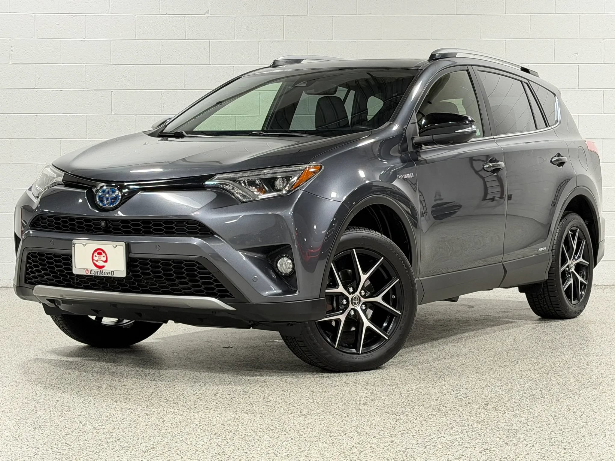 Used 2018 Toyota RAV4 SE w/ Advanced Technology Package AWD/4WD image 2