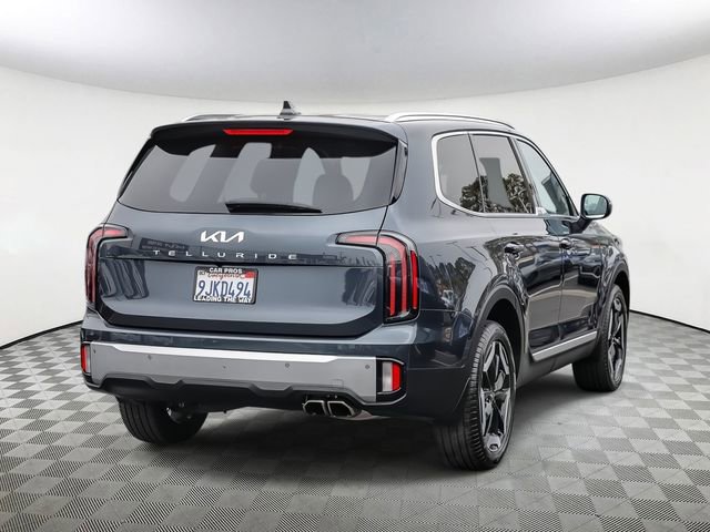 Certified 2024 Kia Telluride EX w/ EX Captain's Chair Package FWD image 8