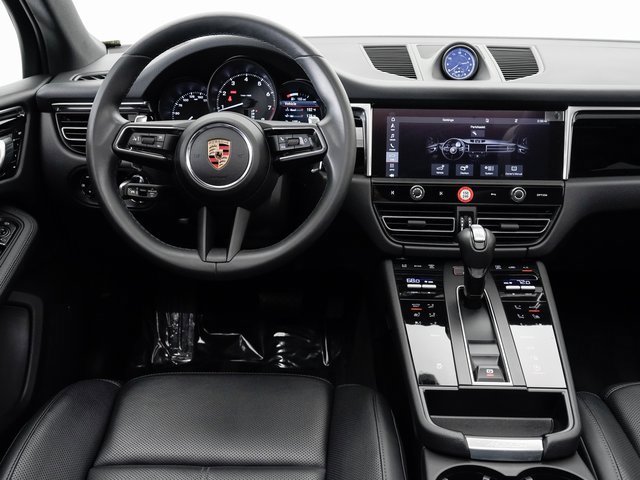 Used 2025 Porsche Macan image 17