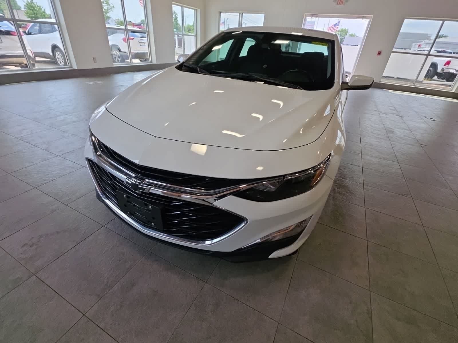 Used 2022 Chevrolet Malibu RS FWD image 2