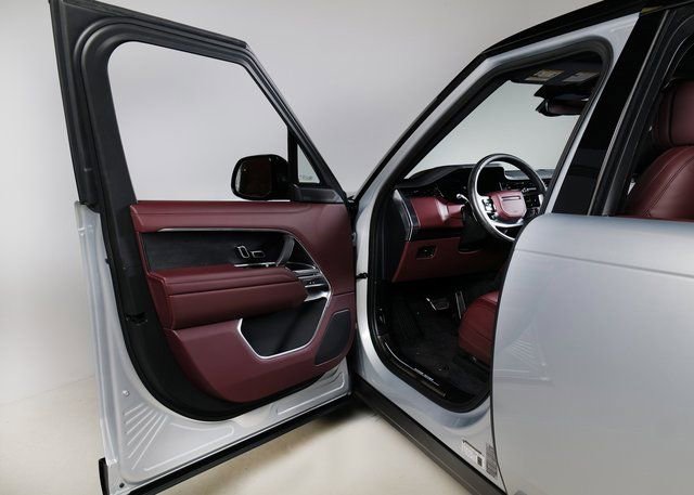 New 2025 Land Rover Range Rover SE image 19