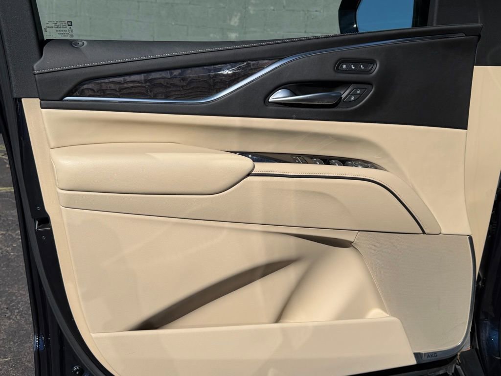 Used 2021 Cadillac Escalade Premium Luxury image 9