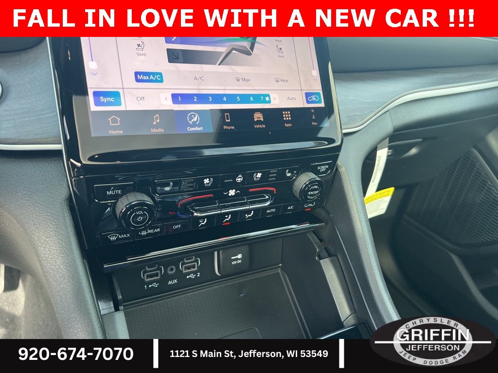 New 2025 Jeep Grand Cherokee Limited w/ Luxury Tech Group II image 24