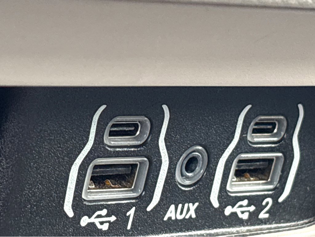 Used 2023 Chrysler Pacifica Touring-L image 32