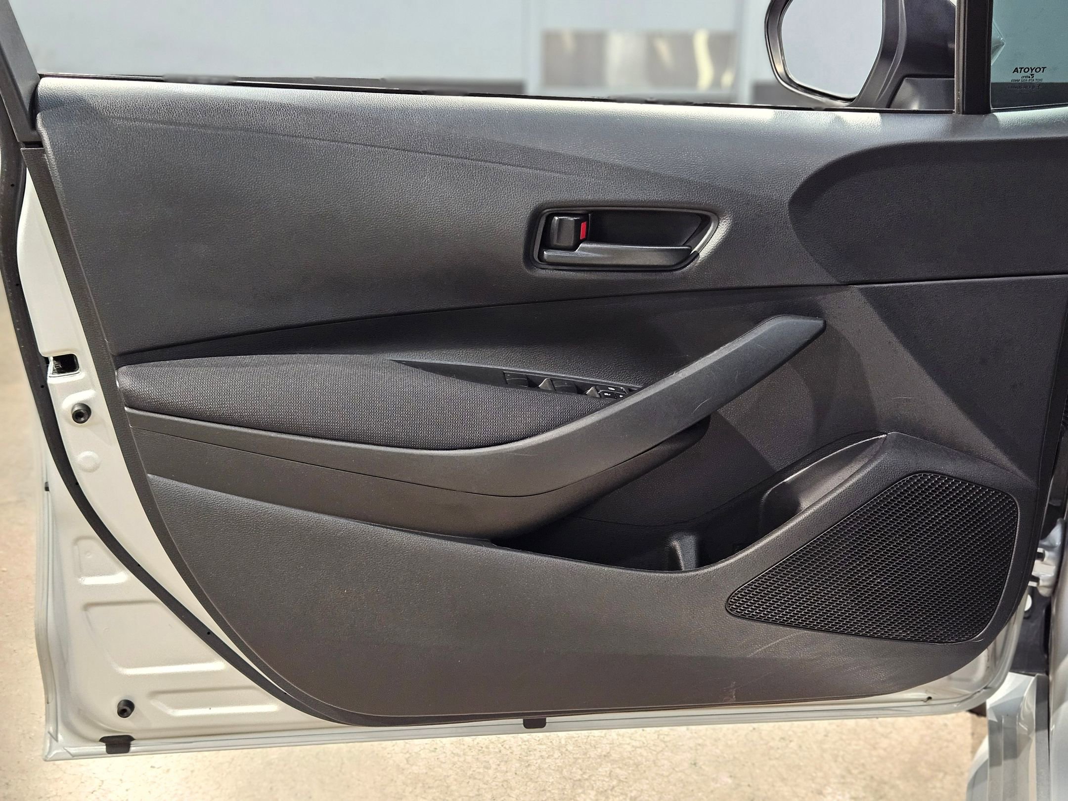 Used 2022 Toyota Corolla LE image 20