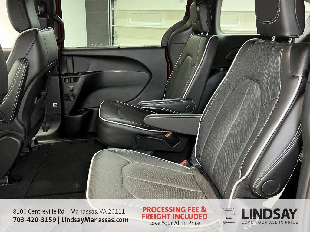 New 2026 Chrysler Pacifica Limited w/ S Appearance Package FWD image 20