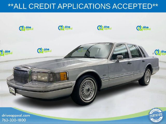 Used 1994 Lincoln Town Car Signature RWD image 2