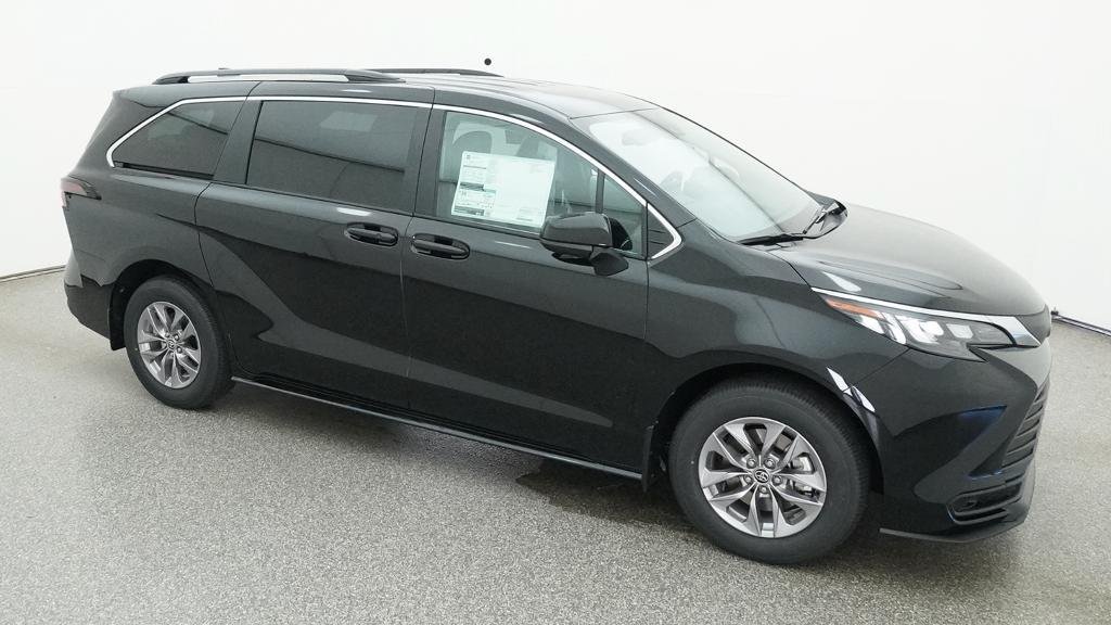 New 2026 Toyota Sienna LE FWD image 12