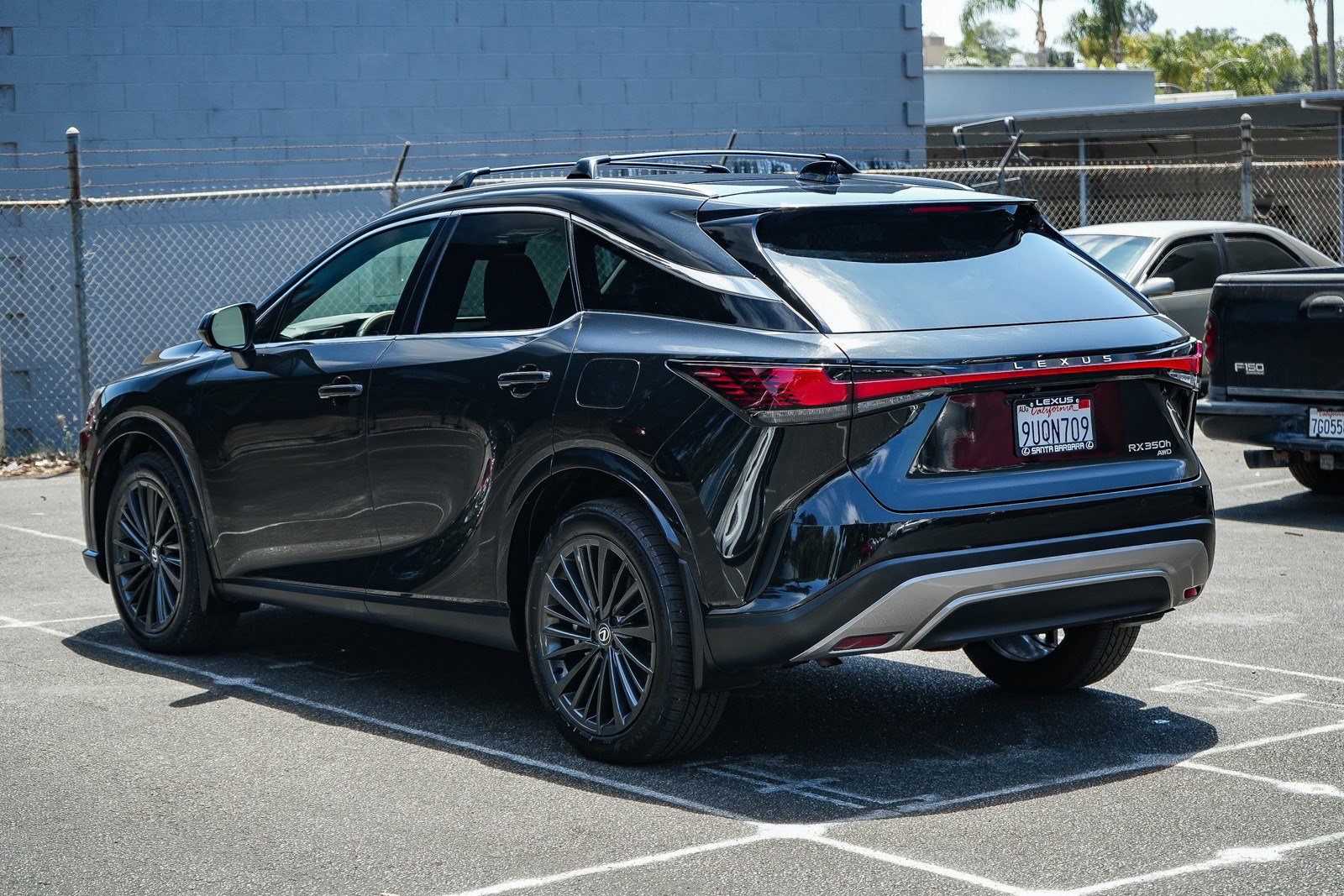 Used 2025 Lexus RX 350h w/ Convenience Package AWD/4WD image 4