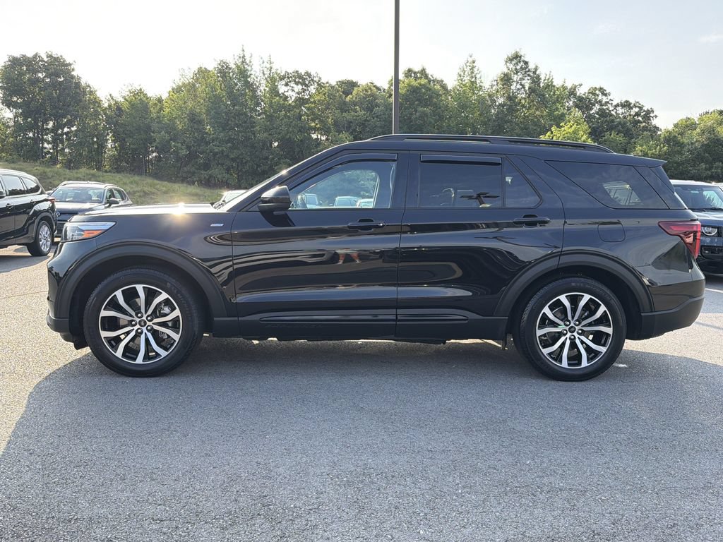 Used 2024 Ford Explorer ST-Line w/ Class IV Trailer Tow Package RWD image 2