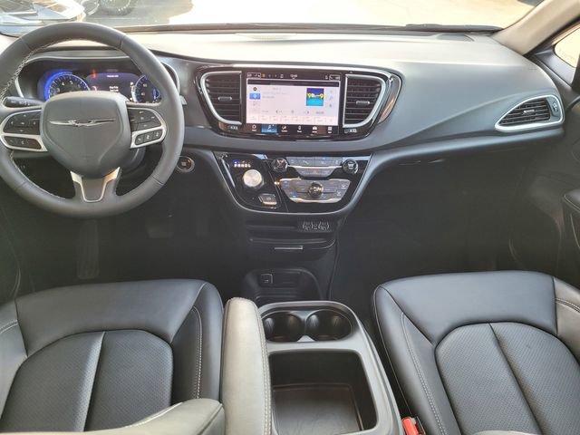 Used 2025 Chrysler Pacifica Select FWD image 6