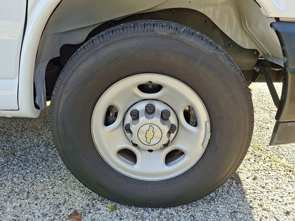 Used 2023 Chevrolet Express 2500 w/ Driver Convenience Package image 9