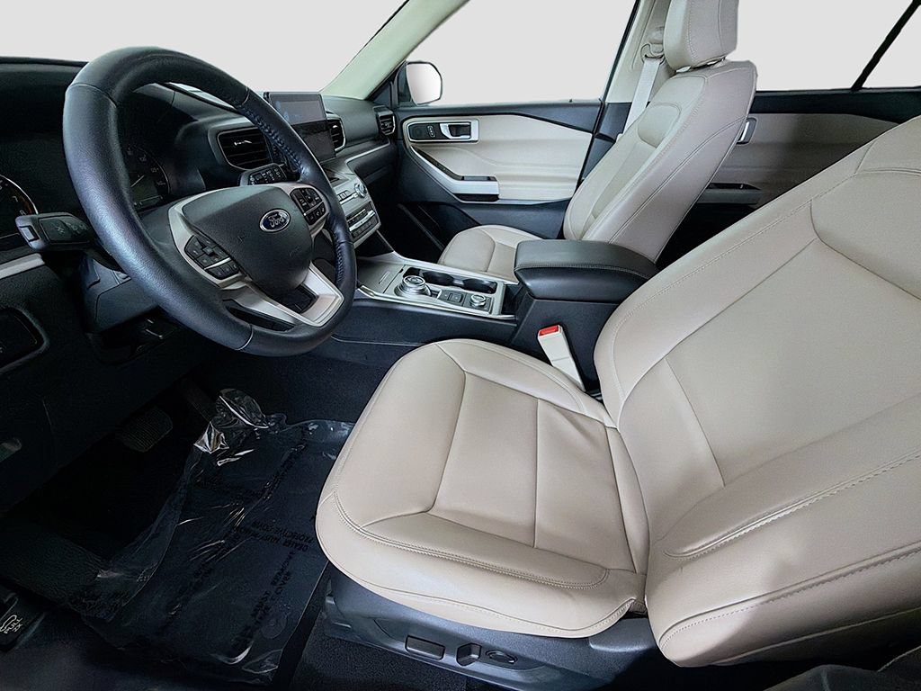 Used 2023 Ford Explorer XLT w/ Equipment Group 202A AWD/4WD image 25