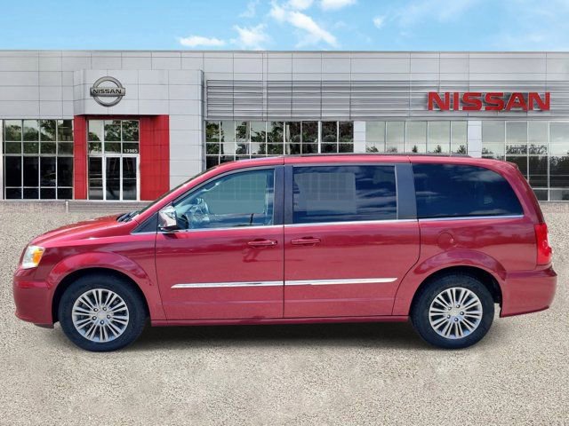 Used 2014 Chrysler Town & Country Touring-L image 7