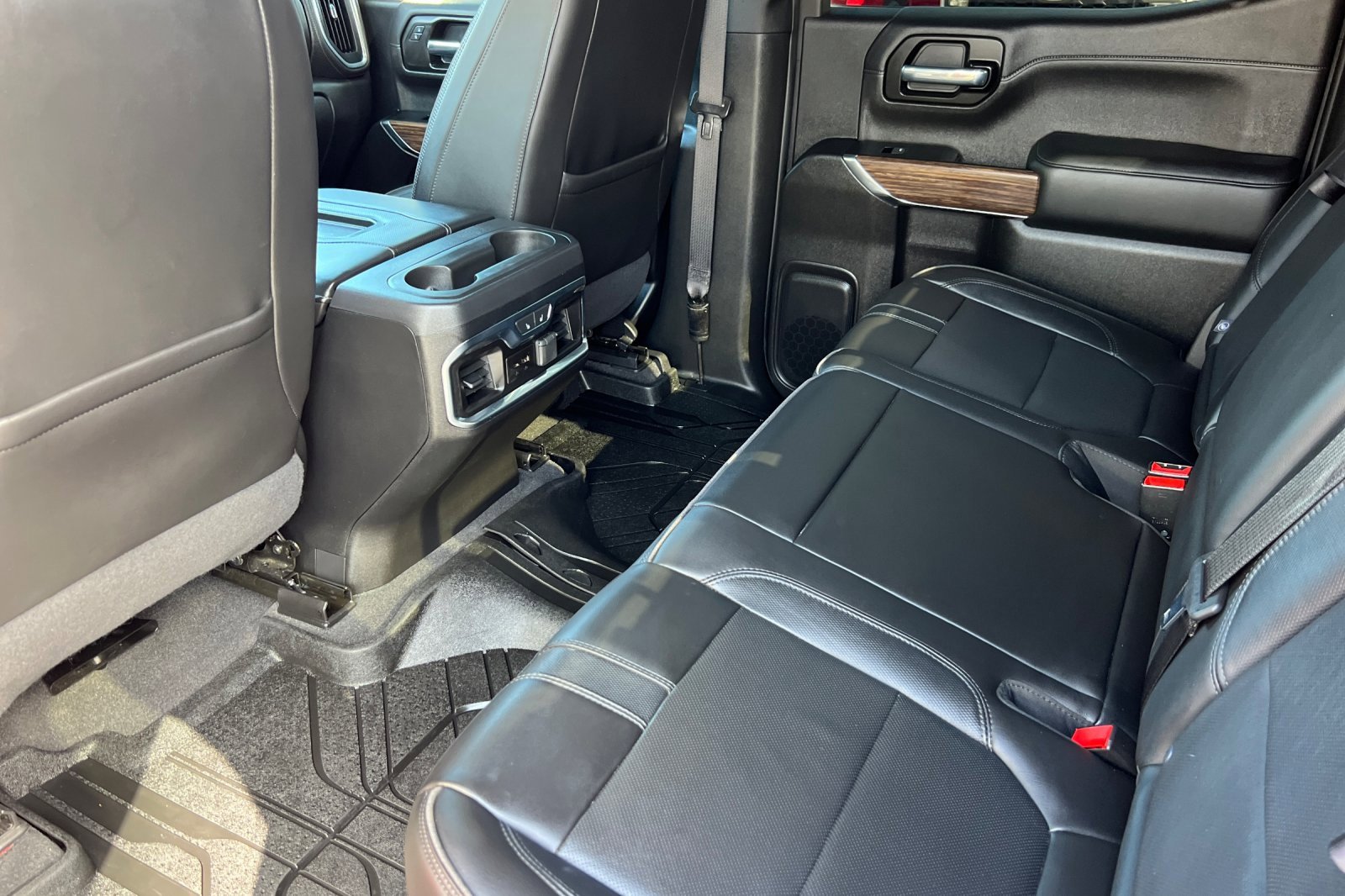 Used 2020 Chevrolet Silverado 1500 High Country w/ Technology Package image 13