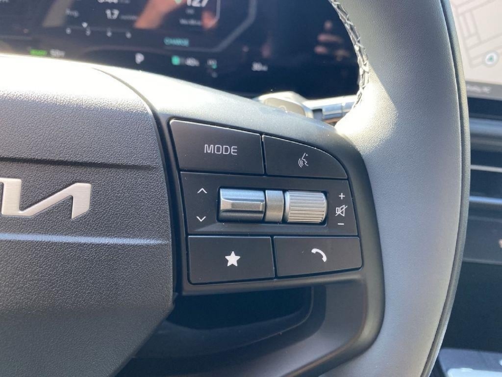 New 2025 Kia EV6 Light w/ Light LR Technology Package RWD image 32