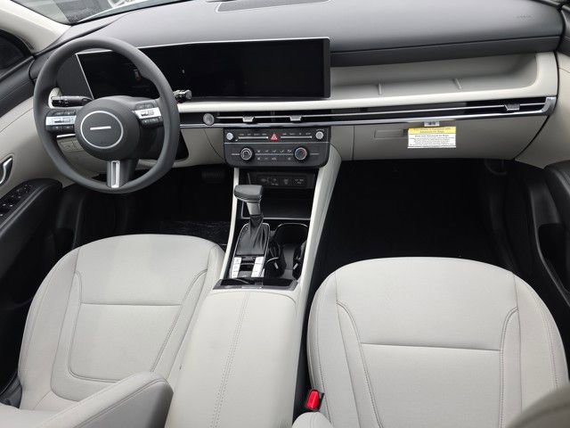 Certified 2025 Hyundai Tucson SE image 26