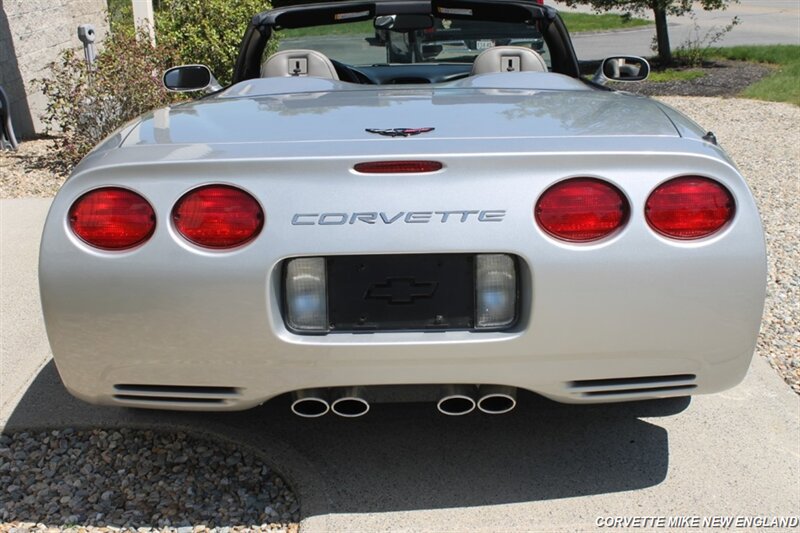 Used 2002 Chevrolet Corvette Coupe w/ Preferred Equipment Group2 RWD image 17