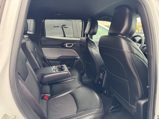 Used 2024 Jeep Compass Latitude AWD/4WD image 3