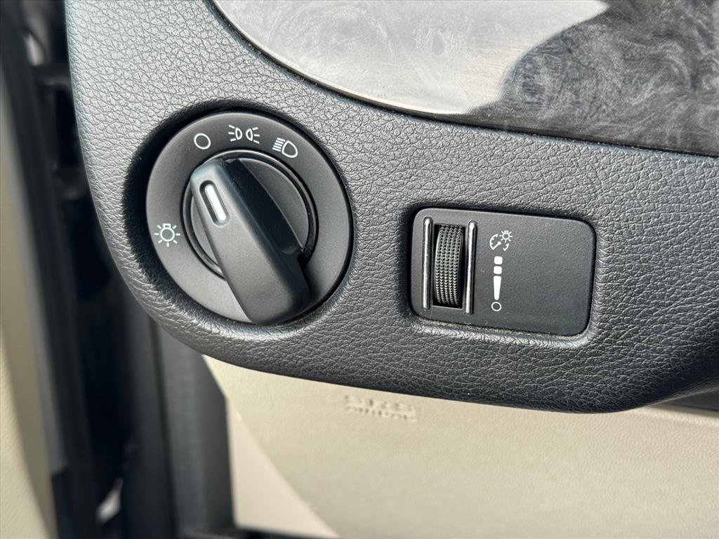 Used 2014 Dodge Grand Caravan SXT image 23