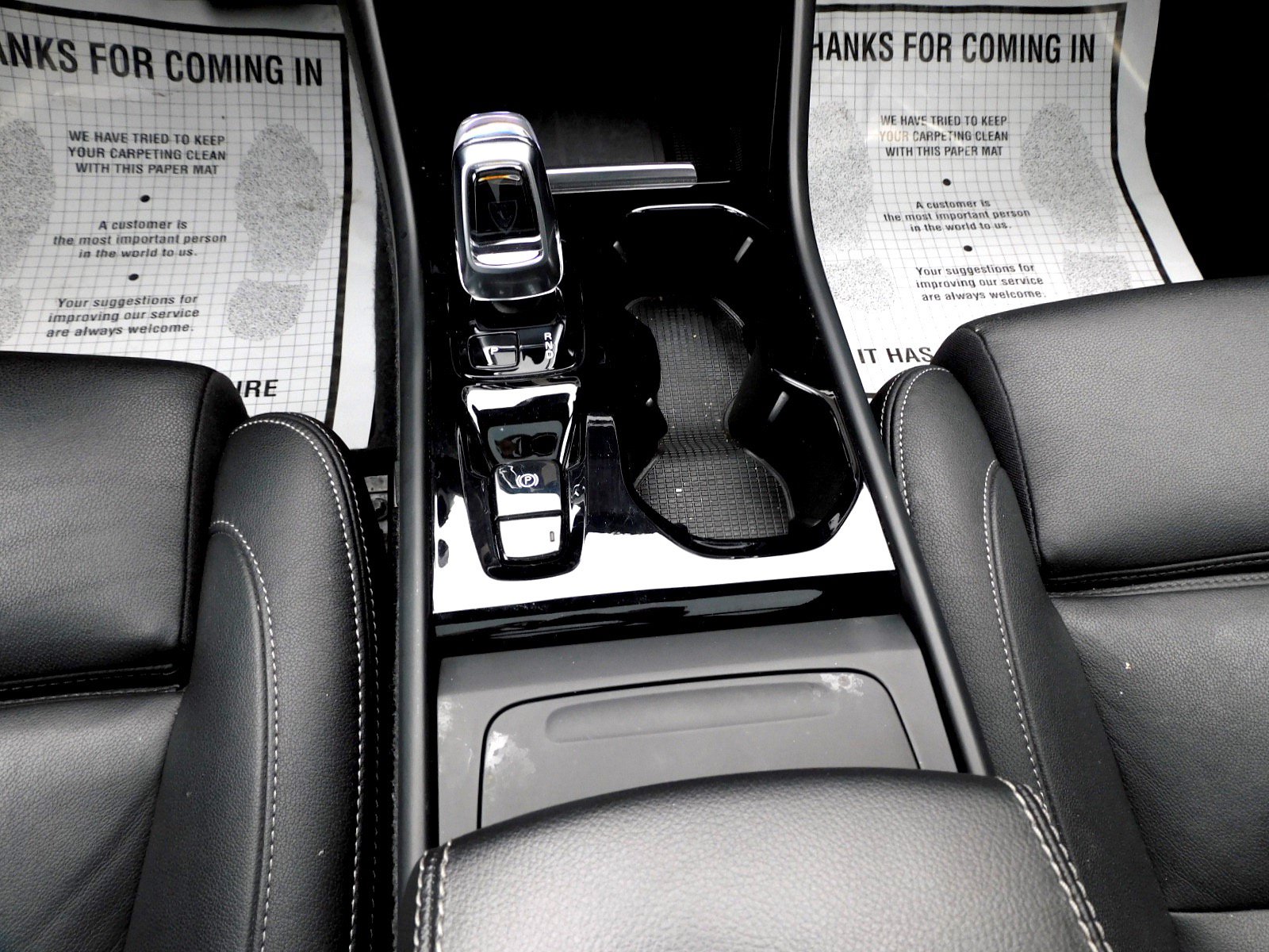 Used 2024 Volvo XC40 B5 Plus AWD/4WD image 12