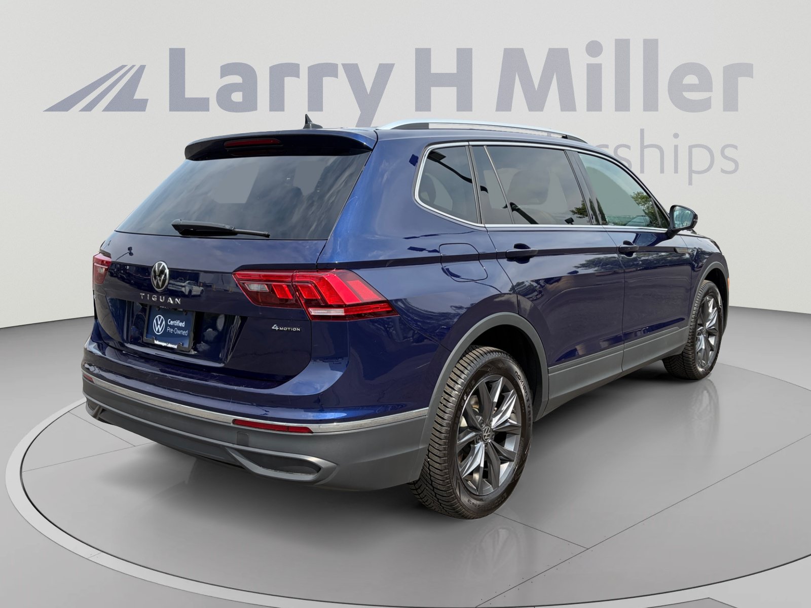Used 2024 Volkswagen Tiguan SE AWD/4WD image 5