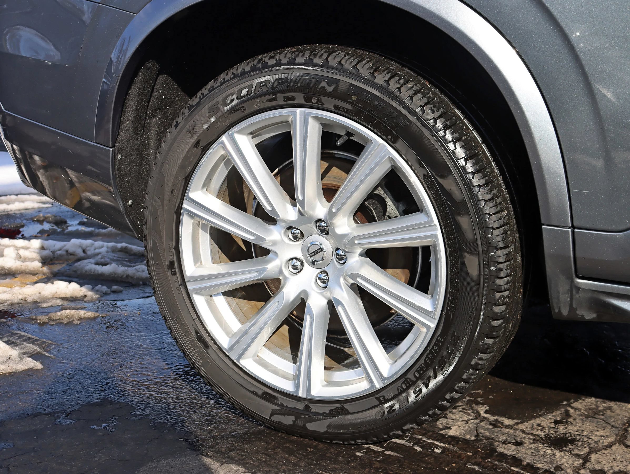 Used 2016 Volvo XC90 T8 Inscription w/ Protection Package Plus AWD/4WD image 6