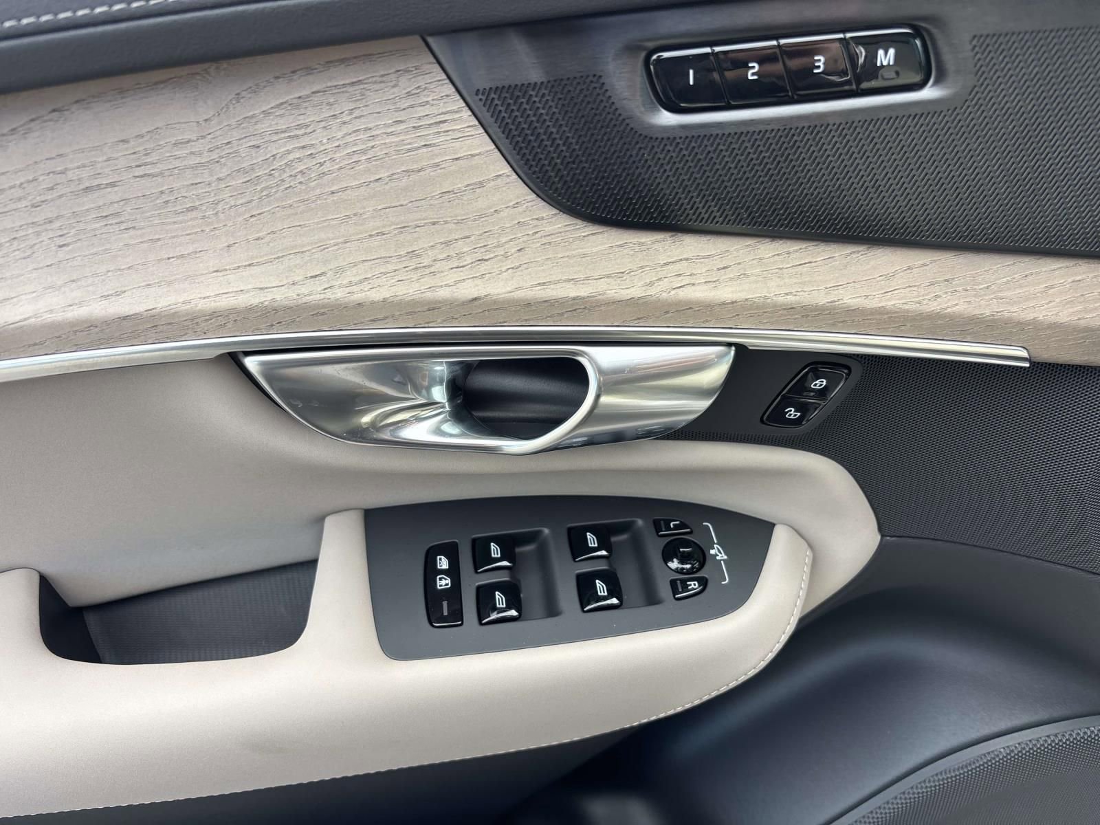 New 2026 Volvo XC90 B6 Plus w/ Protection Package Premier image 13